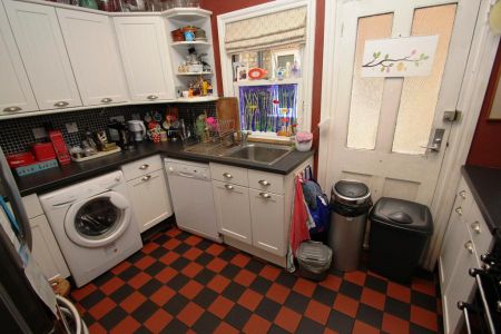 York Road, Byfleet, Surrey, KT14 - Photo 2