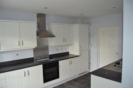 3 bedroom semi-detached house to rent - Photo 3