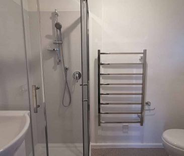 Modern 2 bedroom flat - Photo 5