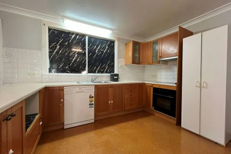 Three Bedroom Home! - Photo 5