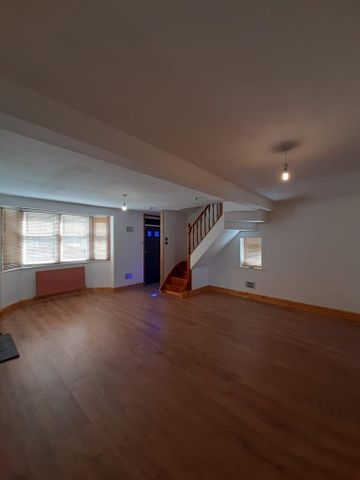 2 bedroom semi-detached house to rent - Photo 3