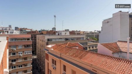 1-bedroom apartment for rent in Almagro, all bills included. - Photo 3