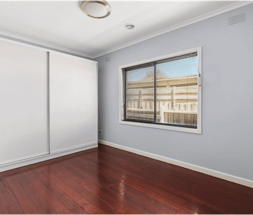 Spacious Family Living in the Heart of Mitcham! - Photo 3