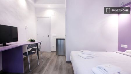 Piso de alquiler en El Raval - Photo 3