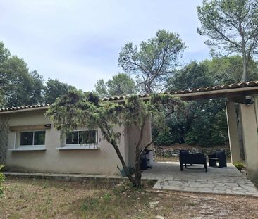 Location - Studio meublé de 27 m² avec terrasse couverte, parking, ... - Photo 5