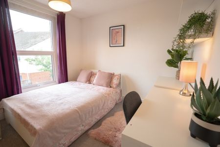 5 Bed Terraced House, St. Denys Road, SO17 - Photo 3