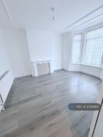 3 bedroom terraced house to rent - Photo 2