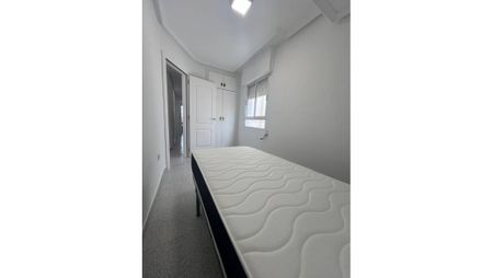 MODERN PENTHOUSE APARTMENT FOR LONG-TERM RENTAL IN TORREVIEJA - Photo 4