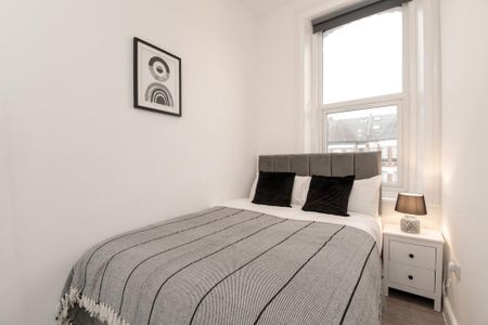 3 bedroom apartment to rent - Photo 4