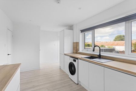 3 bedroom terraced house to rent - Photo 4
