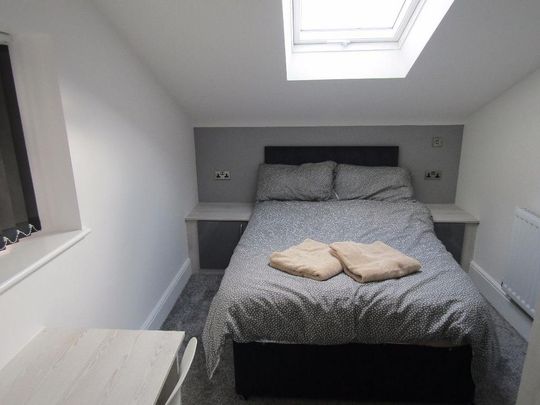 6 bedroom terraced house to rent - Photo 1