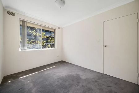 Spacious two-bedroom apartment in prime location - Photo 5