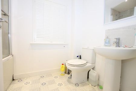 2 bedroom semi-detached house to rent - Photo 5