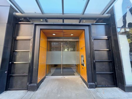 Spacious Open Layout in Gastown! 1 Bed/1 Bath avail December 1st - Photo 2