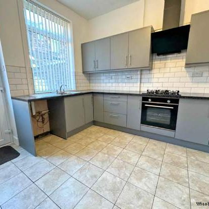 2 bedroom property to rent in Oldham - Photo 1