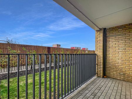 A beautifully presented two bed, ground floor apartment, providing open plan, high quality accommodation, as well as allocated parking. Located a short distance from the country park whilst enjoying a most convenient position just south of the city, well situated for access to London via the M11/A10 road networks. - Photo 4