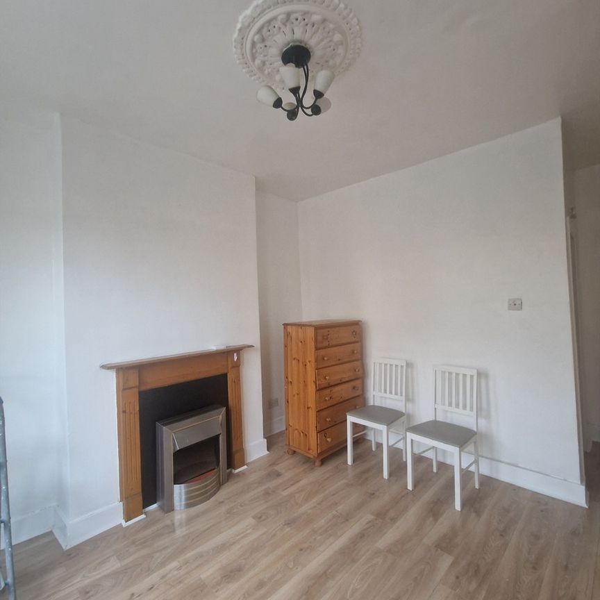2 Bed Flat, London, E10 - Photo 1