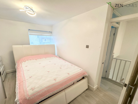 3 bedroom end of terrace house to rent - Photo 3