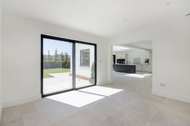 5 bedroom detached house to rent - Photo 1