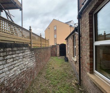 Feversham Crescent, Wigginton Road - P2111 - Photo 3