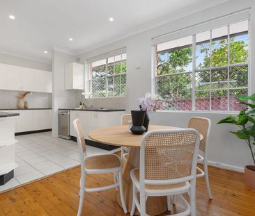 Three Bedroom Villa with Modern Bathroom plus Additional Toilet - Photo 3