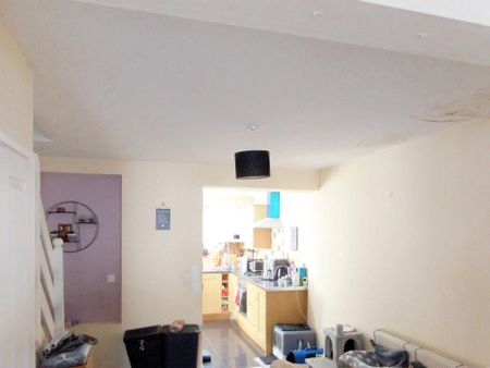 2 bedroom terraced house to rent - Photo 2