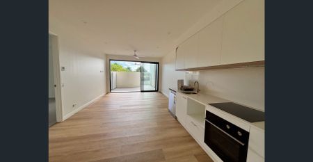 New 1-Bedroom Apartment – Just a Stroll to the Beach! - Photo 4