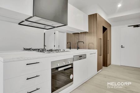 RESORT STYLE LIVING AT IT'S BEST - UNFURNISHED - Photo 4