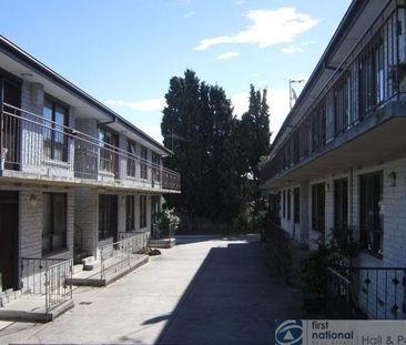 Located in the heart of Noble Park is this one bedroom apartment. - Photo 5