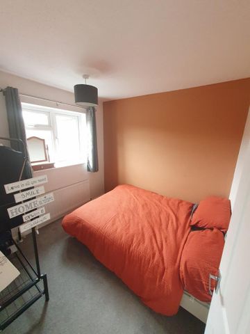 2 bedroom semi-detached house to rent - Photo 4