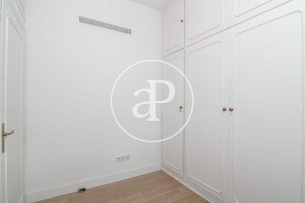 Penthouse for rent in Príncipe de Vergara - Photo 1