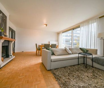 Ruim appartement met ondergrondse autostaanplaats - Photo 3