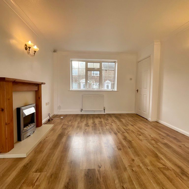 2 bedroom Mid Terraced House to let - Photo 1