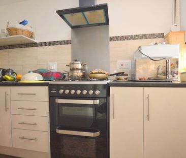 2 Bed End Terrace, Ellenhall Close, LU3 - Photo 1