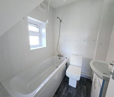 3 bedroom semi-detached house to rent - Photo 3