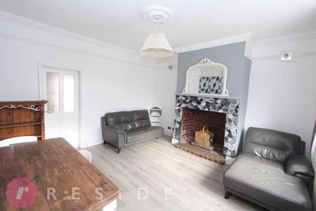 3 bedroom end of terrace house to rent - Photo 2