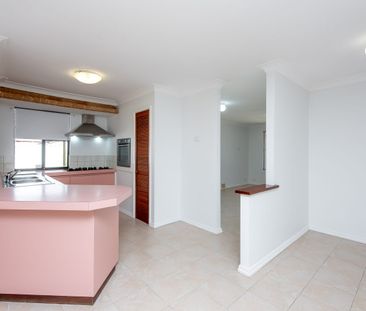 Freshly Painted Family Home in Quiet Cul-de-Sac! - Photo 5