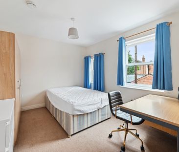 6 Bed Student Accommodation - Photo 4