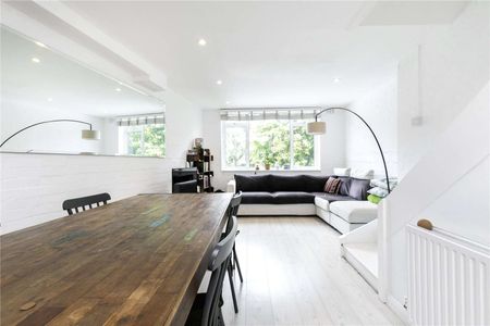 An outstanding duplex flat with roof terrace in a superb central Barnsbury location. - Photo 5