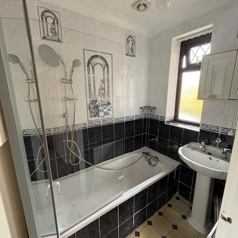 3 bedroom apartment to rent - Photo 1