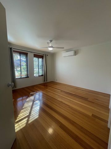 NEAT & TIDY FAMILY HOME! - Photo 3