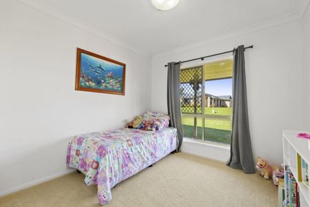 37 Hinchliffe Drive, Kearneys Spring - Photo 2
