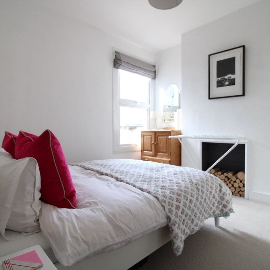 5 Bed Semi-Detached House, Westover Road, SW18 - Photo 1