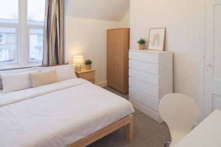 6 bedroom end of terrace house to rent - Photo 5