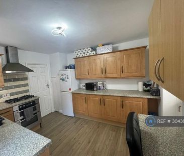 1 bedroom in a house share to rent - Photo 3