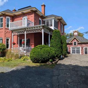 Logement hors du commun de style victorien datant de 1880 à Cowansville - Photo 2