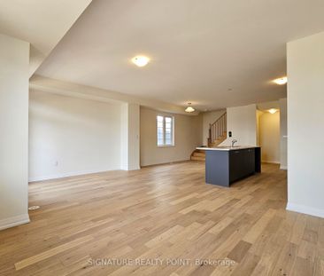 Townhouse For Lease | X8055988 - Photo 4