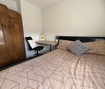 4 bedroom terraced house to rent - Photo 4