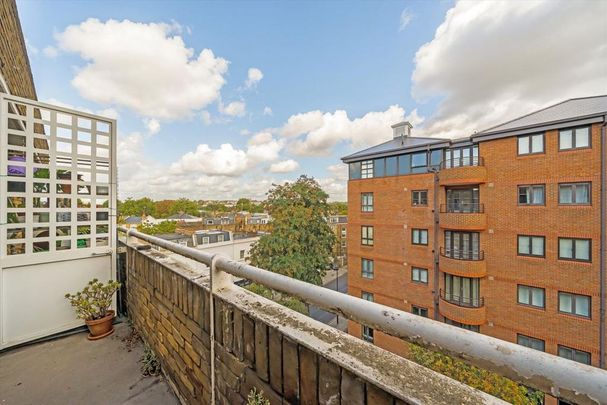 4 bedroom flat to rent - Photo 1
