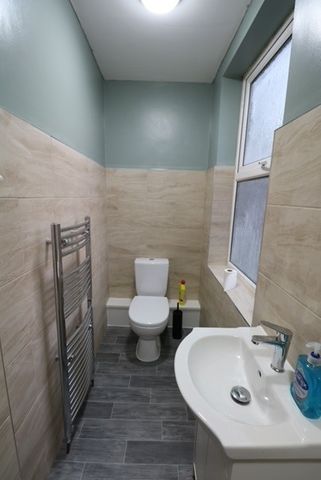 6 Bedroom Terraced To Rent in Lenton - Photo 4